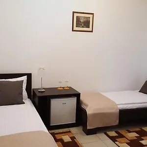 Vis A Vis Pensjonat Bukareszt